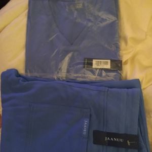 Jaanuu  Medical Top &  10 Pocket Bottoms Small  New! Comes with free gift 🎁